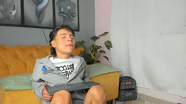 Snapshot of camillo_virgil chatting on 11/11/25, 10:54 camillo virgil online show from 11/11/25, 10:54