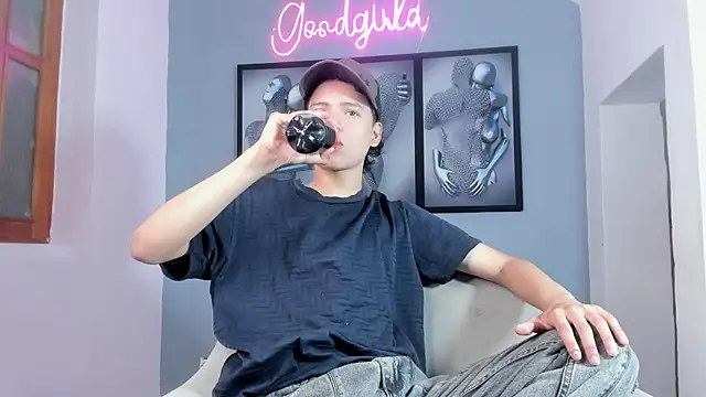 Snapshot of camillo_virgil chatting on 10/09/25, 11:00 camillo virgil online show from 10/09/25, 11:00