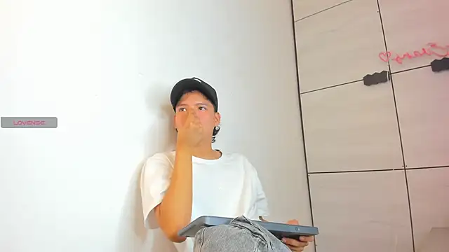 Snapshot of camillo_virgil chatting on 09/24/25, 10:55 camillo virgil online show from 09/24/25, 10:55