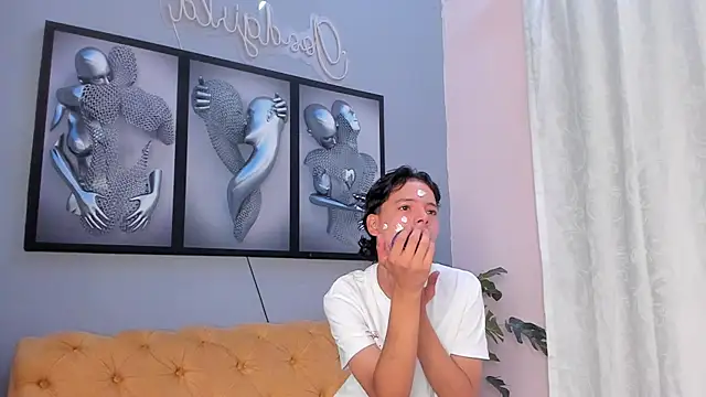 Snapshot of camillo_virgil chatting on 11/17/25, 10:52 camillo virgil online show from 11/17/25, 10:52