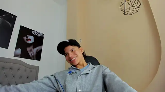 Snapshot of camillo_virgil chatting on 09/26/25, 12:01 camillo virgil online show from 09/26/25, 12:01