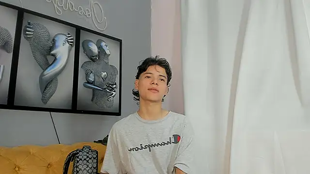 Snapshot of camillo_virgil chatting on 10/28/25, 10:58 camillo virgil online show from 10/28/25, 10:58