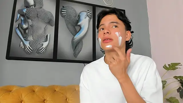 Snapshot of camillo_virgil chatting on 11/21/25, 11:09 camillo virgil online show from 11/21/25, 11:09