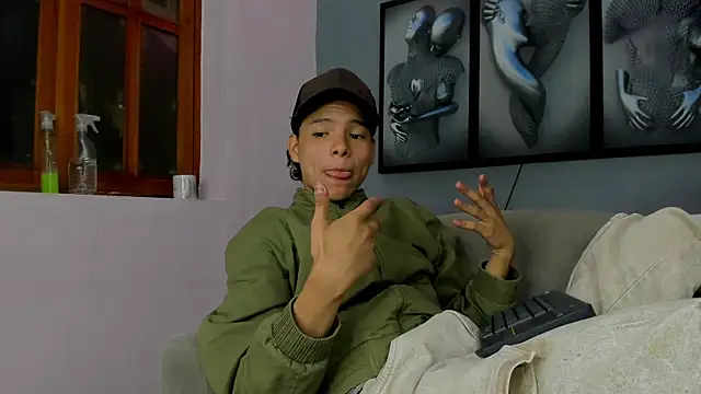 Snapshot of camillo_virgil chatting on 10/12/25, 11:00 camillo virgil online show from 10/12/25, 11:00