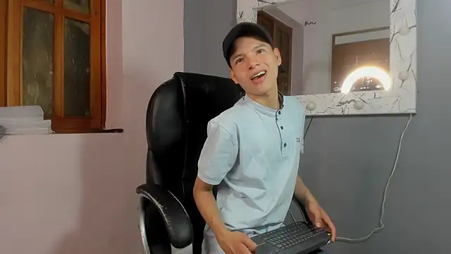 Snapshot of camillo_virgil chatting on 09/27/25, 10:54 camillo virgil online show from 09/27/25, 10:54