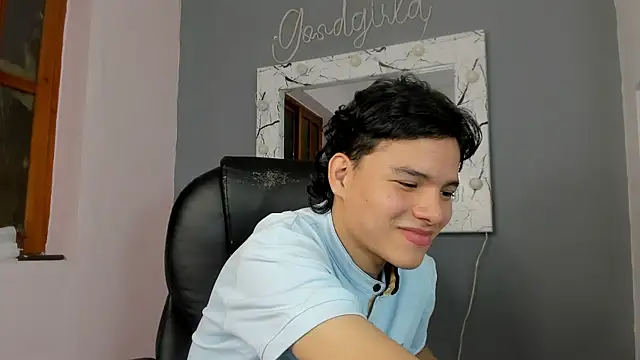 Snapshot of camillo_virgil chatting on 10/07/25, 11:00 camillo virgil online show from 10/07/25, 11:00