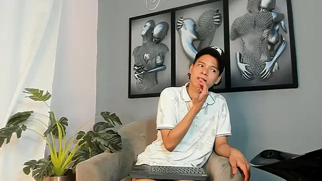 Snapshot of camillo_virgil chatting on 10/17/25, 12:18 camillo virgil online show from 10/17/25, 12:18