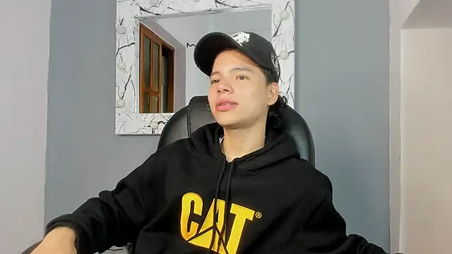 Snapshot of camillo_virgil chatting on 10/06/25, 11:00 camillo virgil online show from 10/06/25, 11:00