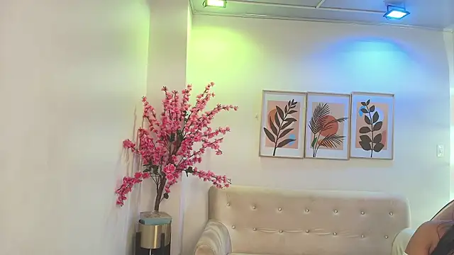 Anie johnson online show from 11/06/25, 07:29