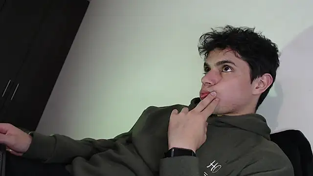 yourfavoriteboy   online show from 12/05/25, 05:50