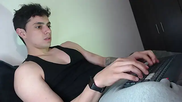 yourfavoriteboy   online show from 11/16/25, 10:13