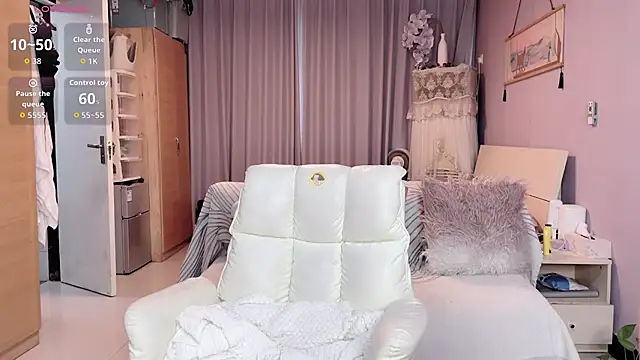 Y2Luvk online show from 10/02/25, 10:57