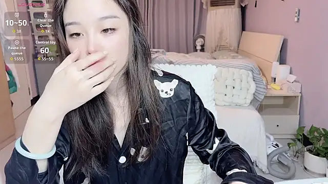 Y2Luvk online show from 10/24/25, 08:52