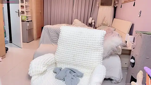 Y2Luvk online show from 10/28/25, 09:25