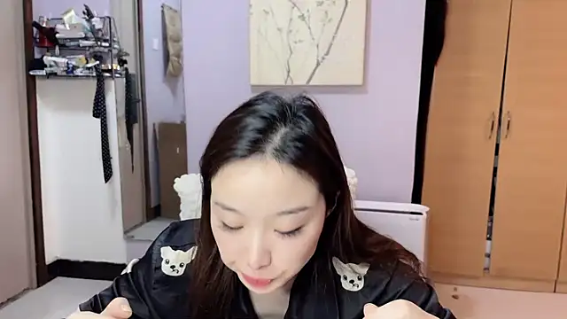 Y2Luvk online show from 11/04/25, 09:29