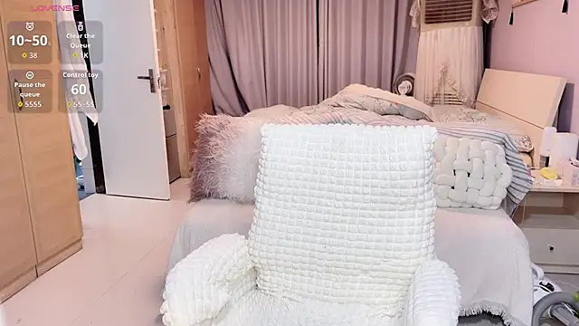 Y2Luvk online show from 10/25/25, 07:47