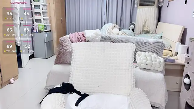 Y2Luvk online show from 10/27/25, 11:05