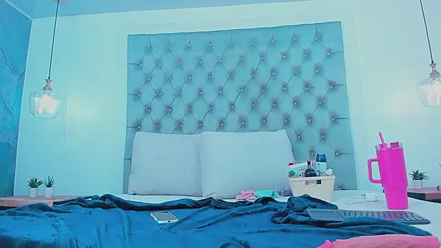 valirya devote online show from 02/24/26, 11:55