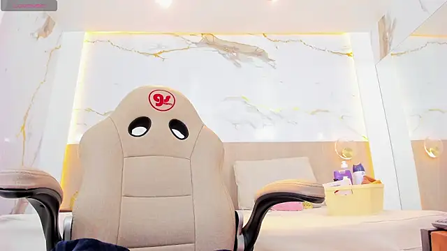 valirya devote online show from 10/11/25, 03:40