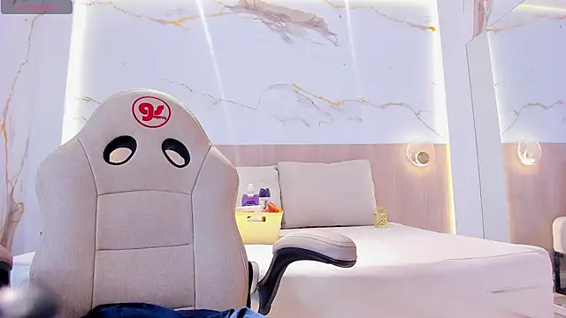 valirya devote online show from 10/24/25, 03:16