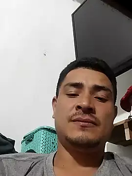 Snapshot of hoteder chatting on 12/21/25, 04:03 hoteder online show from 12/21/25, 04:03