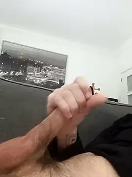 Snapshot of DannySastre91 chatting on 11/06/25, 02:21 DannySastre91 online show from 11/06/25, 02:21