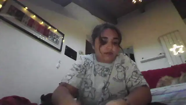 LadySophia03 online show from 11/18/25, 03:59