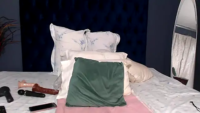 PrettyBoobsxx42 online show from 12/18/25, 04:33