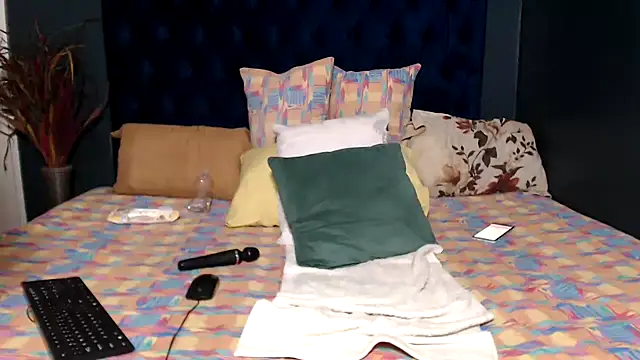 PrettyBoobsxx42 online show from 10/15/25, 08:28