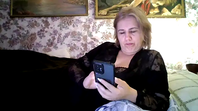 Snapshot of LustyyX chatting on 09/17/25, 05:04 LustyyX online show from 09/17/25, 05:04