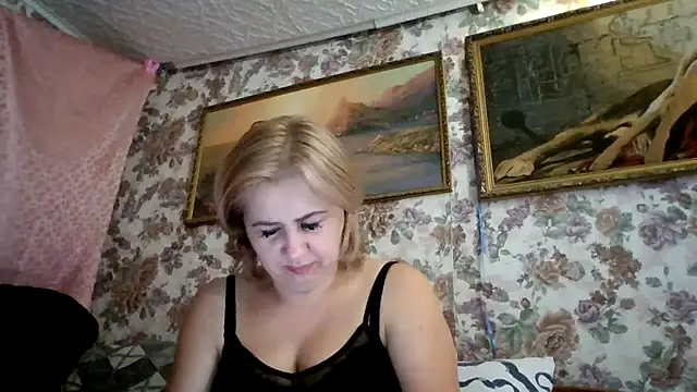 Snapshot of LustyyX chatting on 10/12/25, 09:27 LustyyX online show from 10/12/25, 09:27