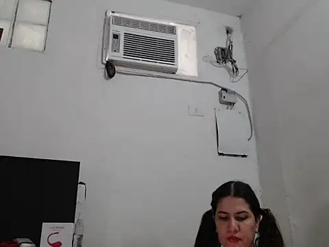 Bratzhot09 online show from 11/18/25, 01:03