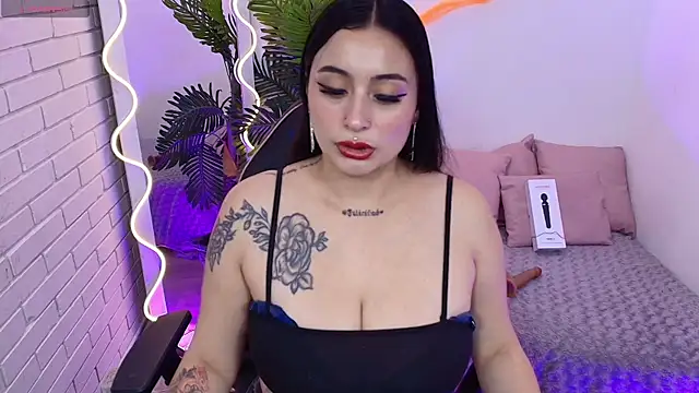 Snapshot of Darling_tay chatting on 10/18/25, 02:57 Darling tay online show from 10/18/25, 02:57