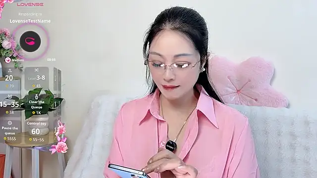 Snapshot of Hua_Hua_0 chatting on 09/14/25, 06:03 Hua Hua 0 online show from 09/14/25, 06:03