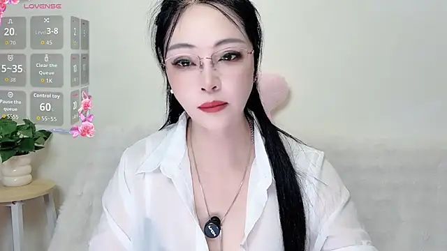Snapshot of Hua_Hua_0 chatting on 09/10/25, 10:42 Hua Hua 0 online show from 09/10/25, 10:42