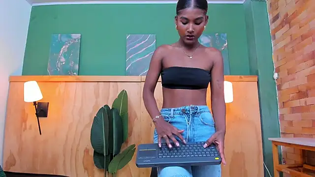 halleylorens online show from 02/23/26, 05:24