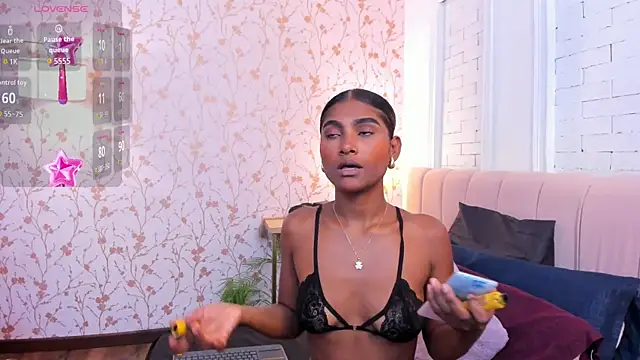 halleylorens online show from 05/05/26, 07:28