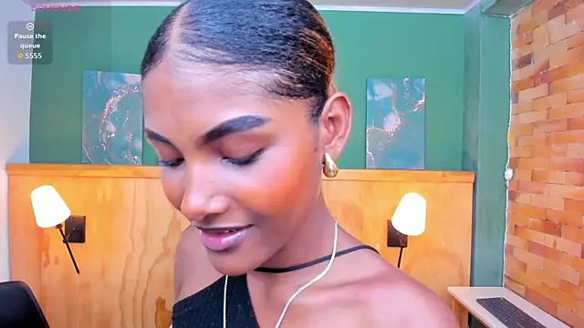 halleylorens online show from 04/23/26, 07:15