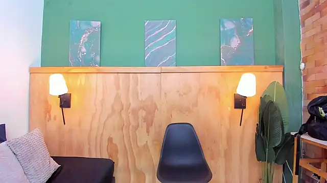 halleylorens online show from 04/04/26, 07:42