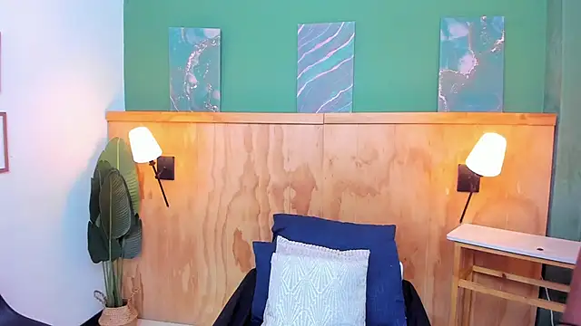 halleylorens online show from 04/09/26, 06:47