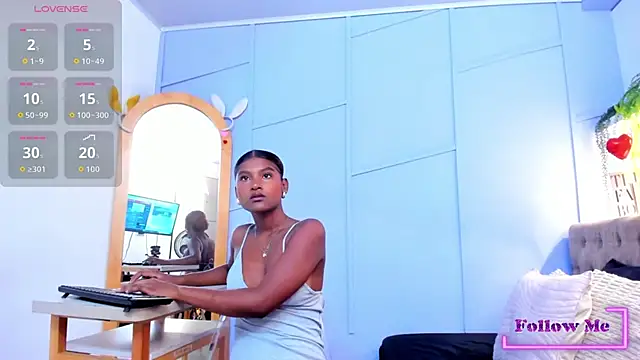 halleylorens online show from 02/09/26, 07:34