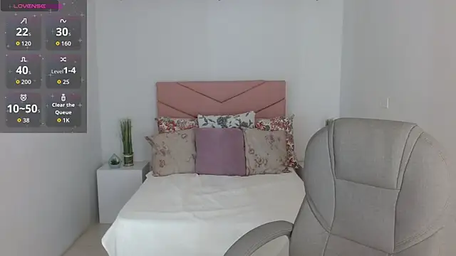 SarayVega  online show from 10/11/25, 07:15
