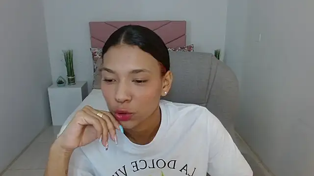 SarayVega  online show from 09/20/25, 12:21