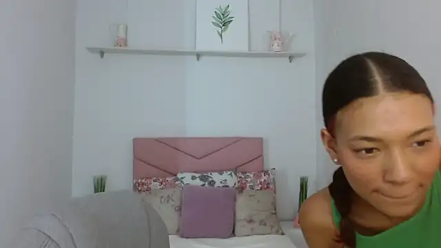 SarayVega  online show from 09/13/25, 06:52