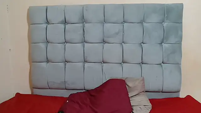 curveAss222 online show from 11/28/25, 03:23