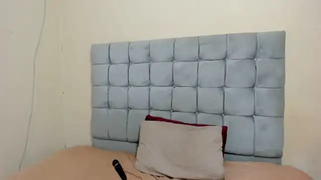 curveAss222 online show from 10/18/25, 05:48