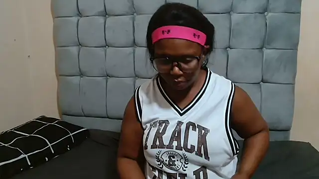 curveAss222 online show from 11/16/25, 04:01