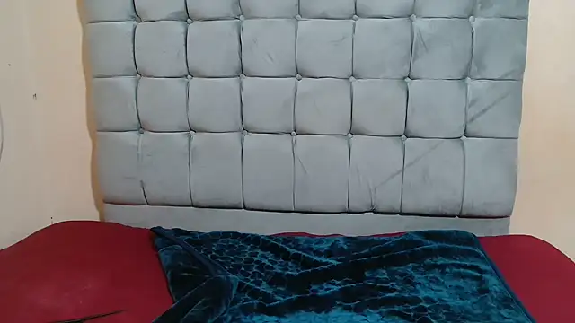 curveAss222 online show from 11/26/25, 02:50