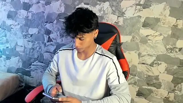 ZYZZ1312 online show from 05/12/26, 05:19