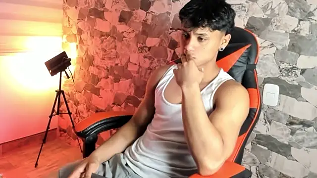 Snapshot of ZYZZ1312 chatting on 06/25/26, 01:14 ZYZZ1312 online show from 06/25/26, 01:14